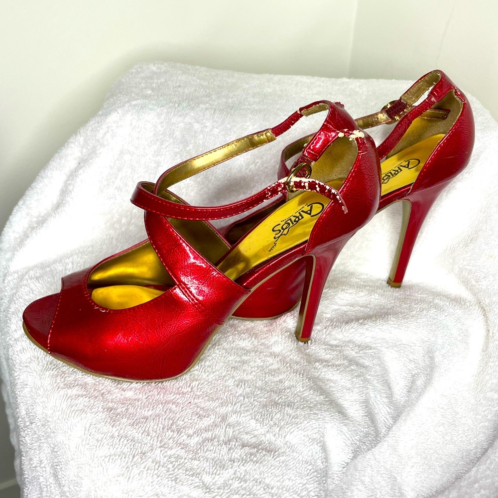 Carlos Santana size 6
